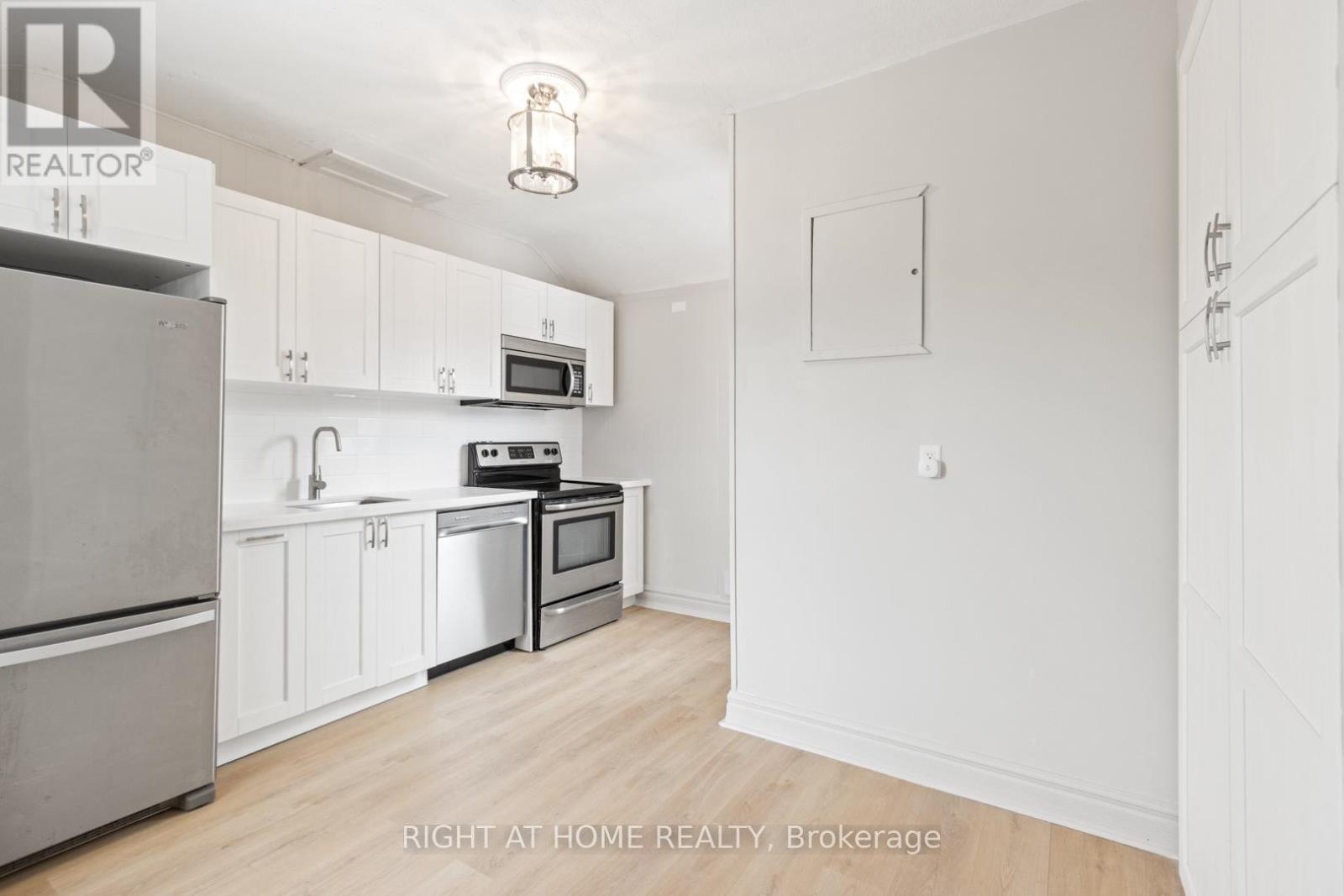 Second Floor - 443 Ontario Street, Newmarket, Ontario  L3Y 2K6 - Photo 11 - N12897094