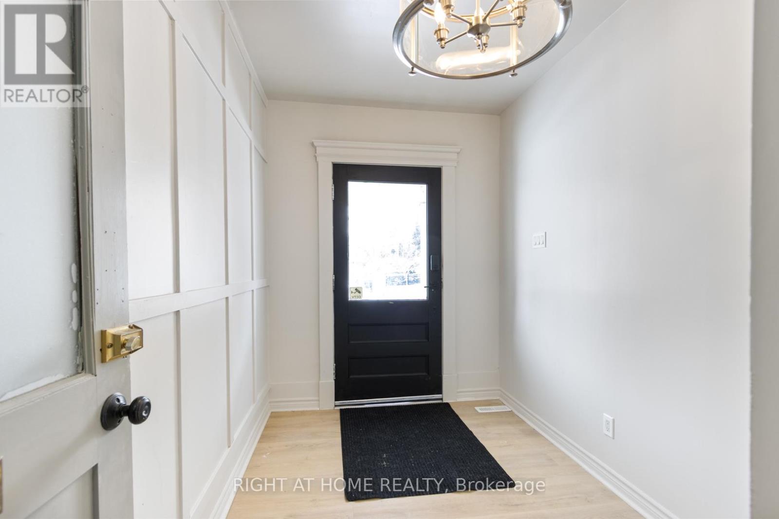 Second Floor - 443 Ontario Street, Newmarket, Ontario  L3Y 2K6 - Photo 7 - N12897094