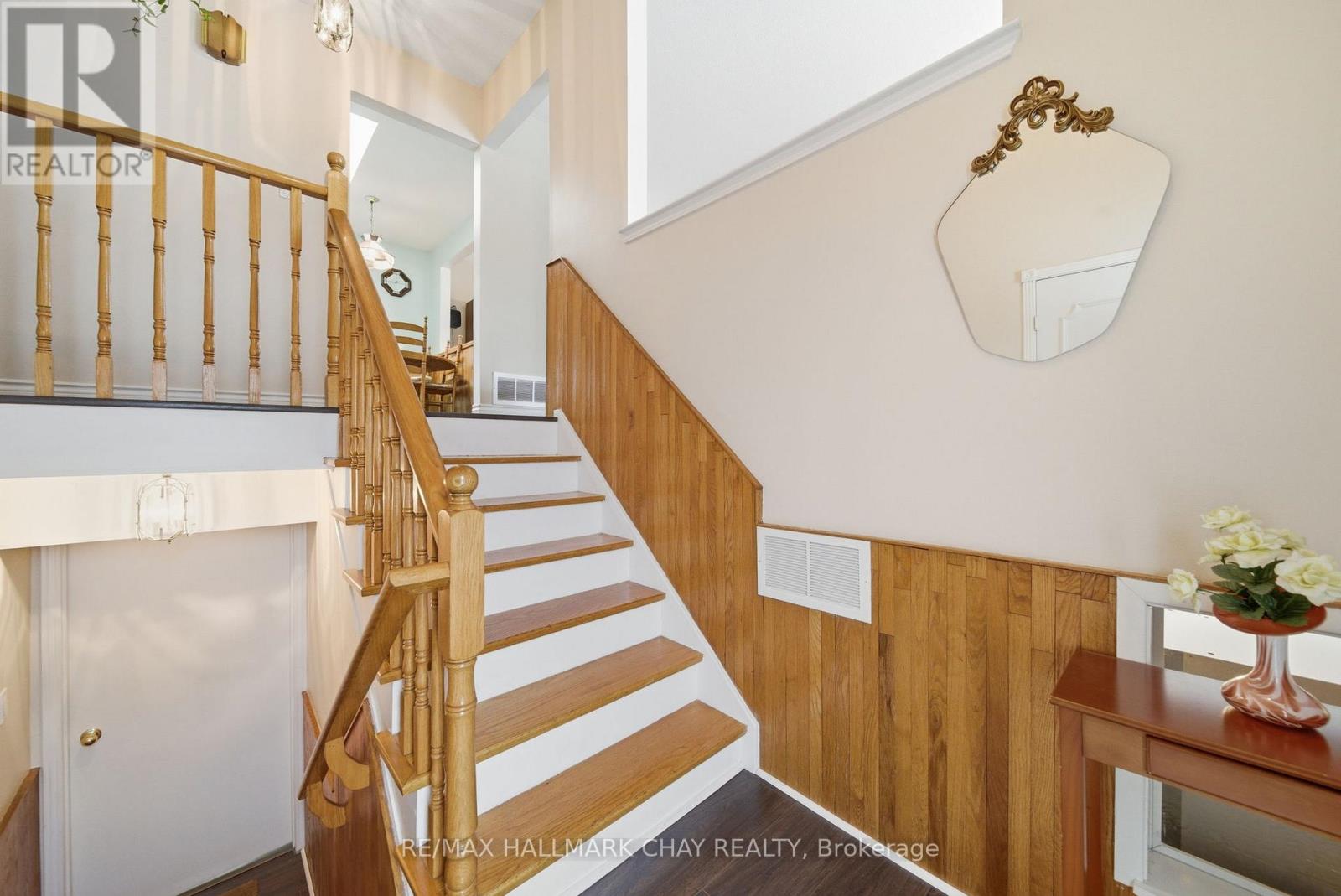 5 Austen Lane, Barrie (Letitia Heights), Ontario  L4N 4V5 - Photo 2 - S12897156