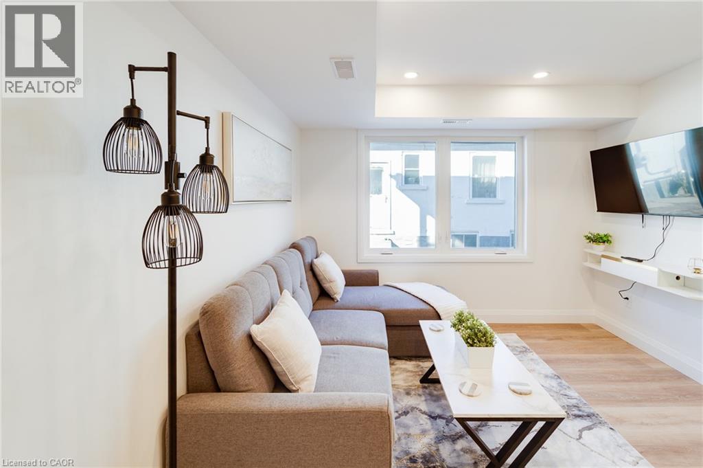 823 Stirling Avenue S Unit# 1, Kitchener, Ontario  N2M 3K4 - Photo 3 - 40813320