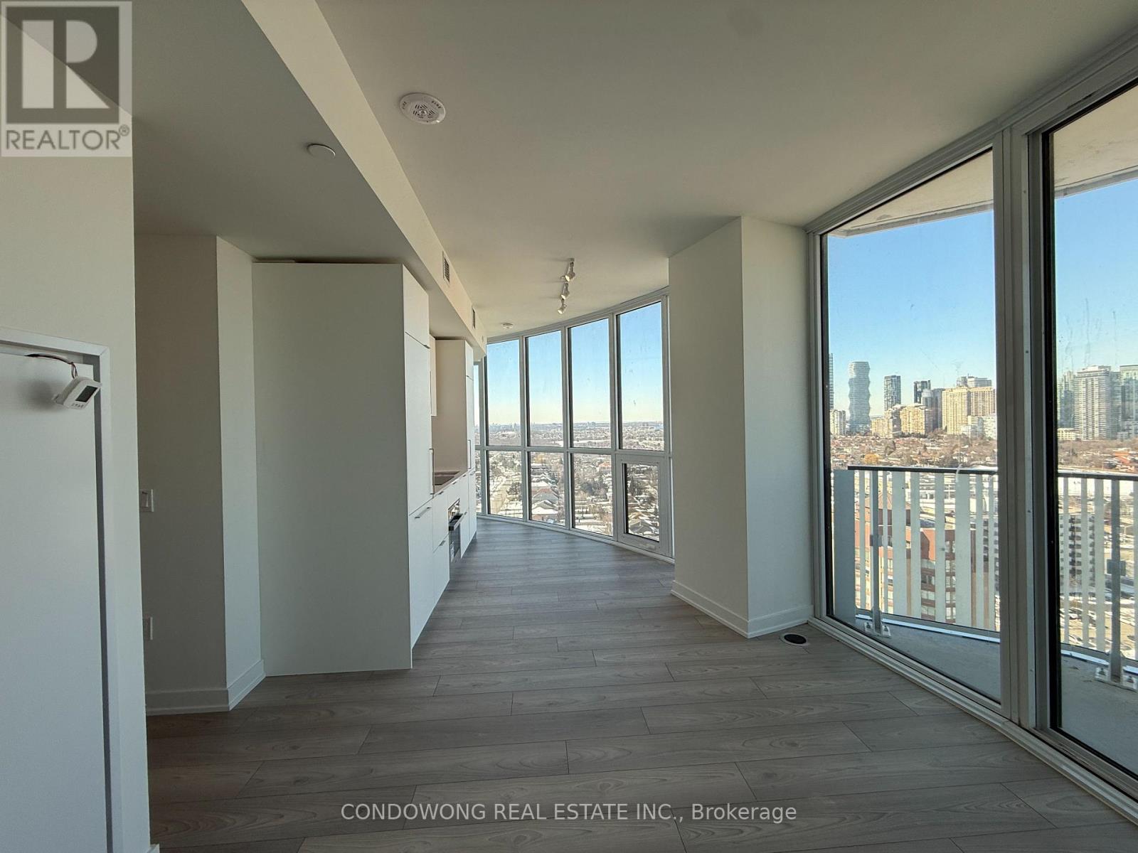 2109 - 1 Fairview Road E, Mississauga, Ontario  L5A 0B4 - Photo 2 - W12897040