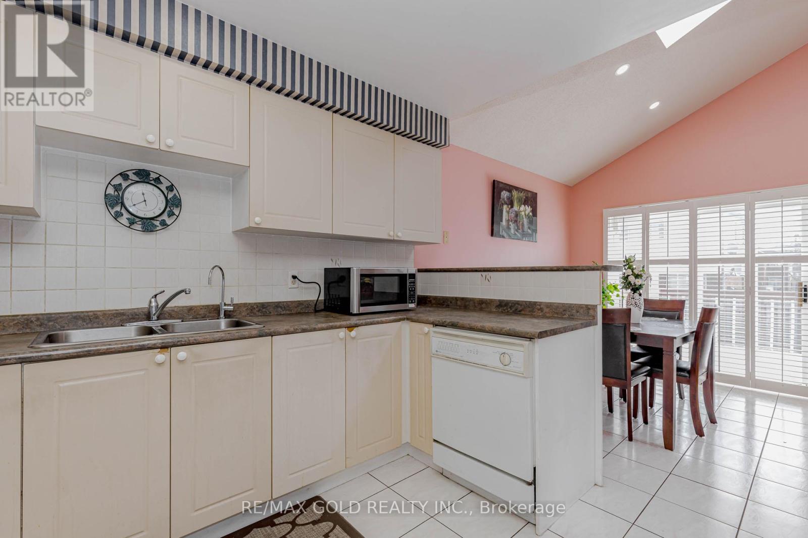 153 Cordgrass Crescent, Brampton, Ontario  L6R 2A1 - Photo 10 - W12897052