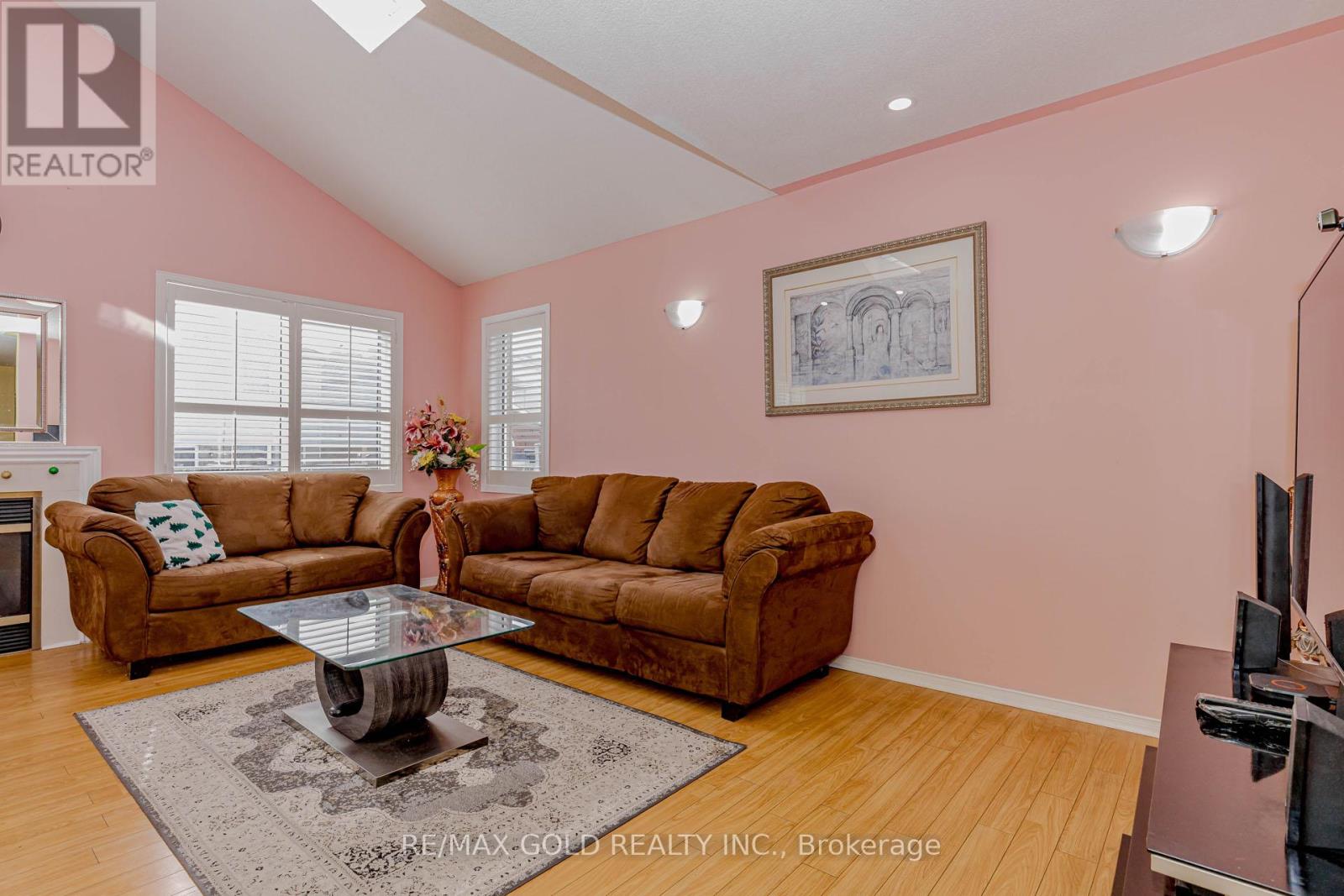 153 Cordgrass Crescent, Brampton, Ontario  L6R 2A1 - Photo 5 - W12897052