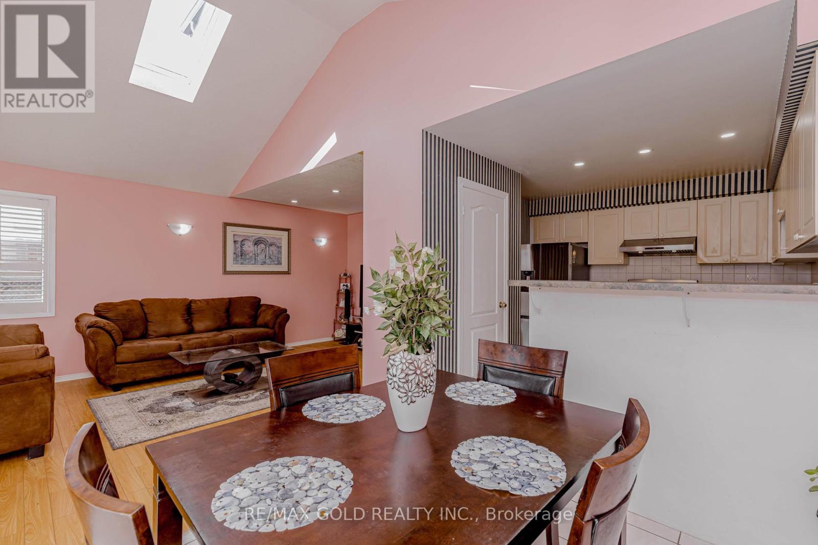 153 Cordgrass Crescent, Brampton, Ontario  L6R 2A1 - Photo 8 - W12897052