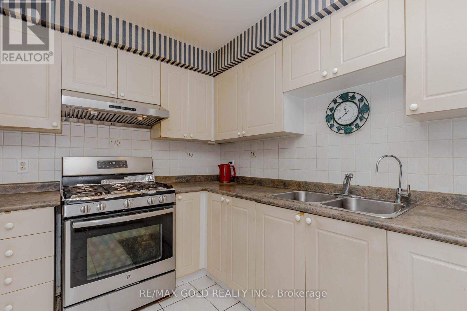 153 Cordgrass Crescent, Brampton, Ontario  L6R 2A1 - Photo 9 - W12897052