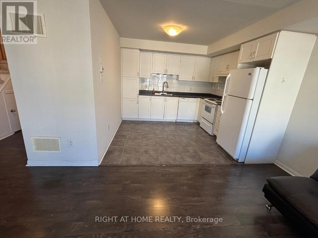 147 - 2891 Rio Court, Mississauga, Ontario  L5M 0S3 - Photo 3 - W12897064