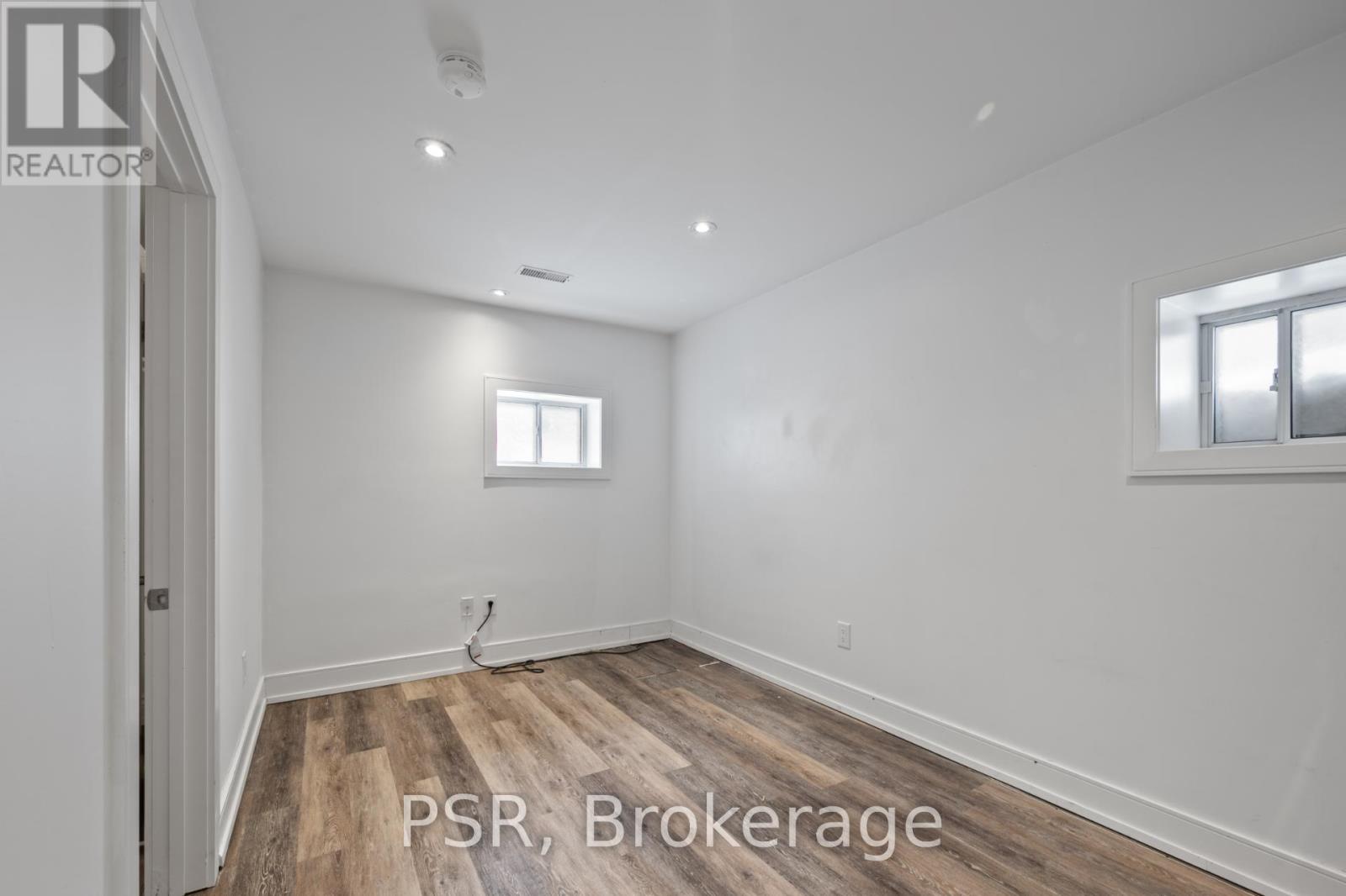 Lower - 965 Briar Hill, Toronto, Ontario  M6B 1M4 - Photo 4 - W12897070