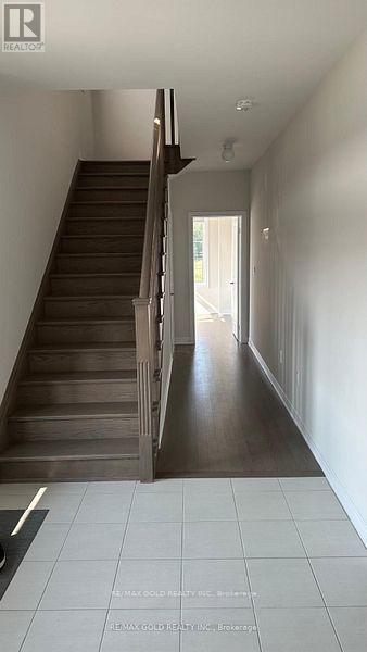 16 Hayrake Street, Brampton, Ontario  L6Z 0K3 - Photo 8 - W12897072