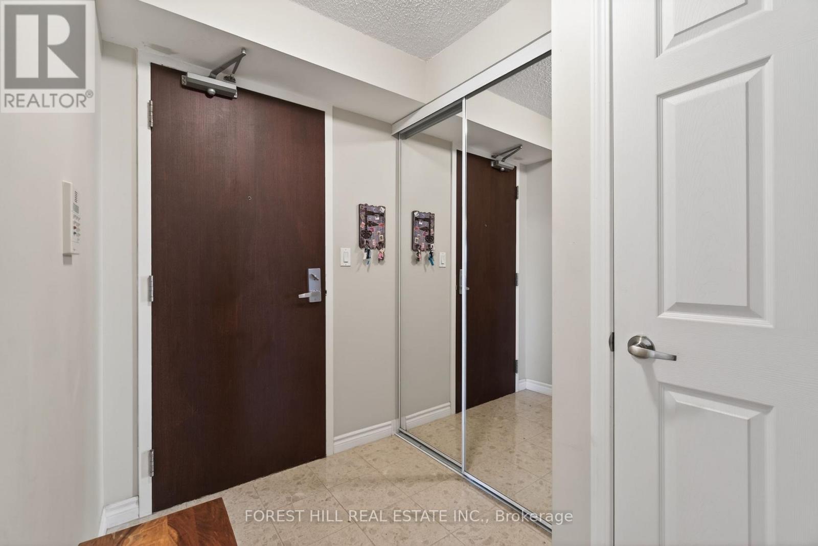 505 - 335 Rathburn Road W, Mississauga, Ontario  L5B 0C8 - Photo 5 - W12897074