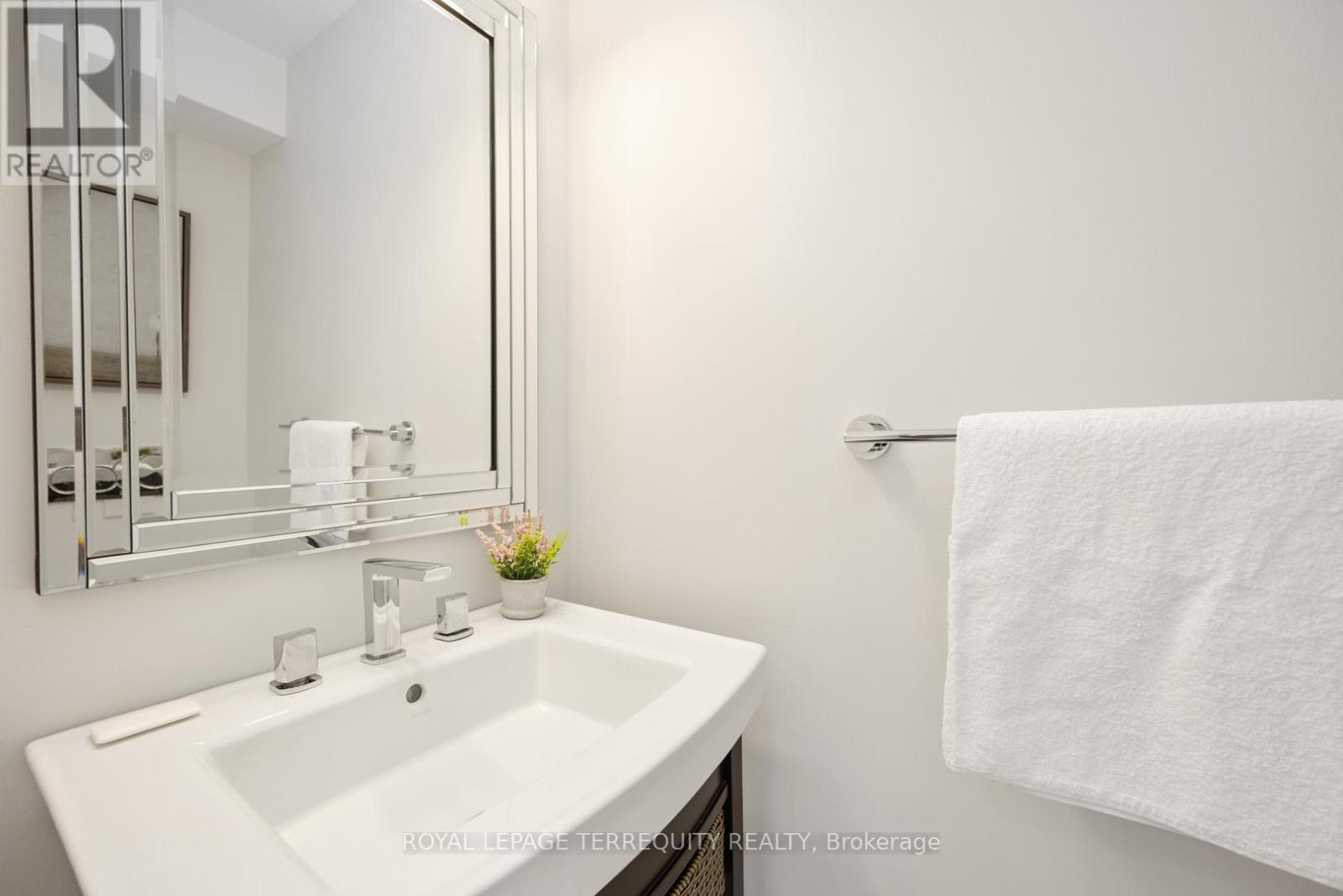 2059 Shawanaga Trail, Mississauga, Ontario  L5H 3Z3 - Photo 14 - W12897078