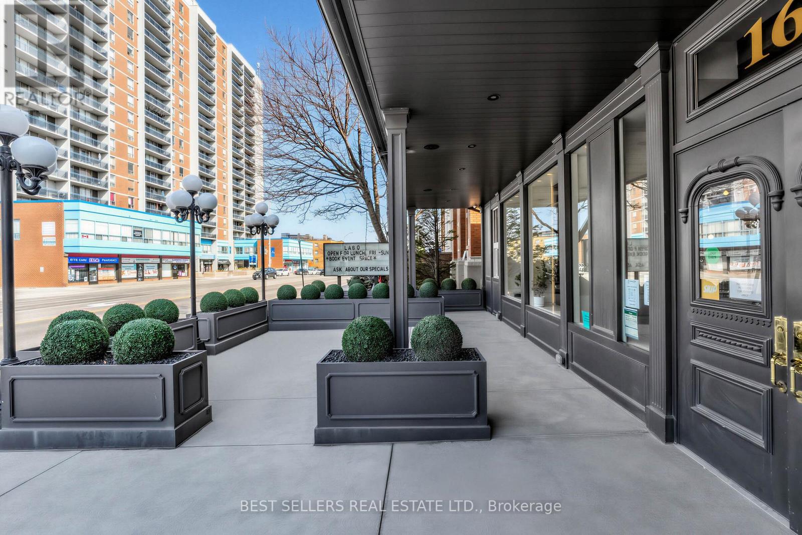 167 Lakeshore Boulevard W, Mississauga (Port Credit), Ontario  L5H 1G3 - Photo 4 - W12897132