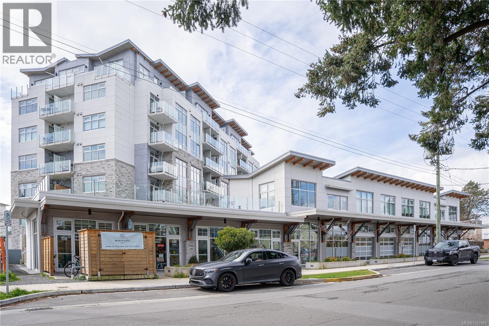 408 916 Lyall St, Esquimalt, British Columbia