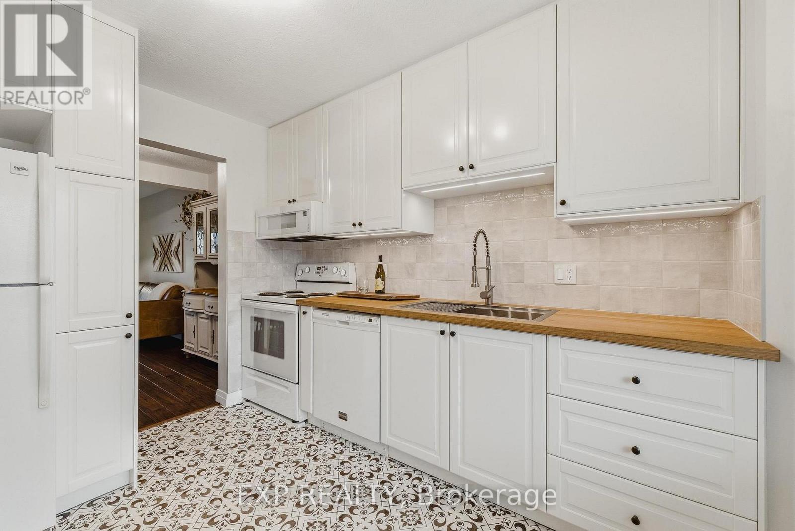 23 Talbot Street, Kitchener, Ontario  N2M 2A8 - Photo 10 - X12897002