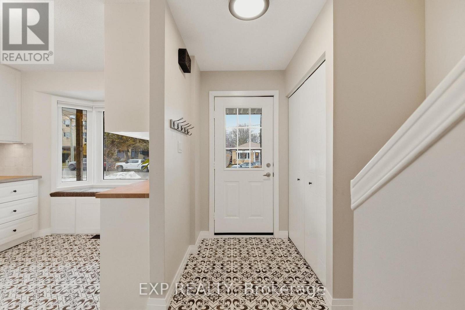 23 Talbot Street, Kitchener, Ontario  N2M 2A8 - Photo 4 - X12897002