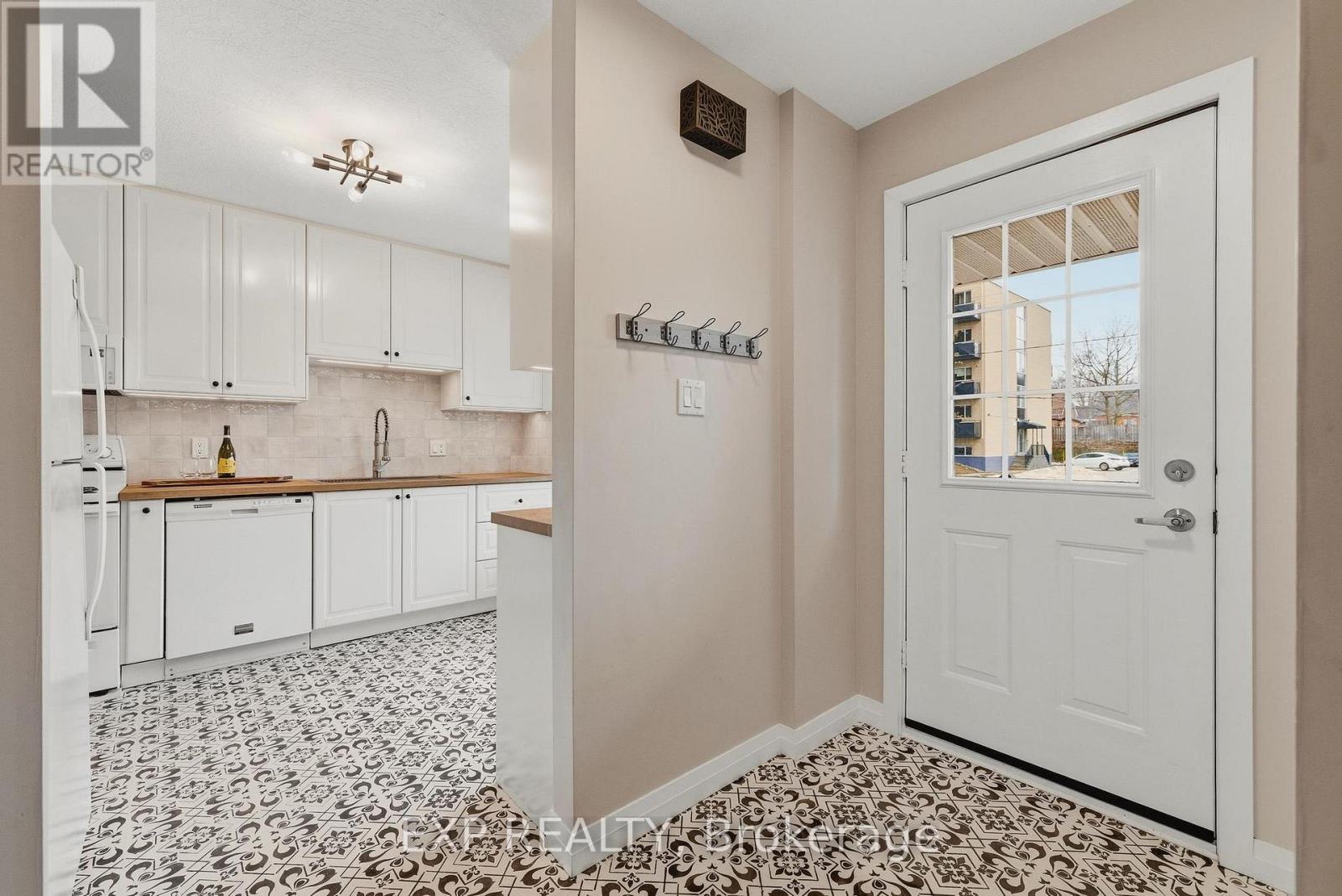 23 Talbot Street, Kitchener, Ontario  N2M 2A8 - Photo 5 - X12897002