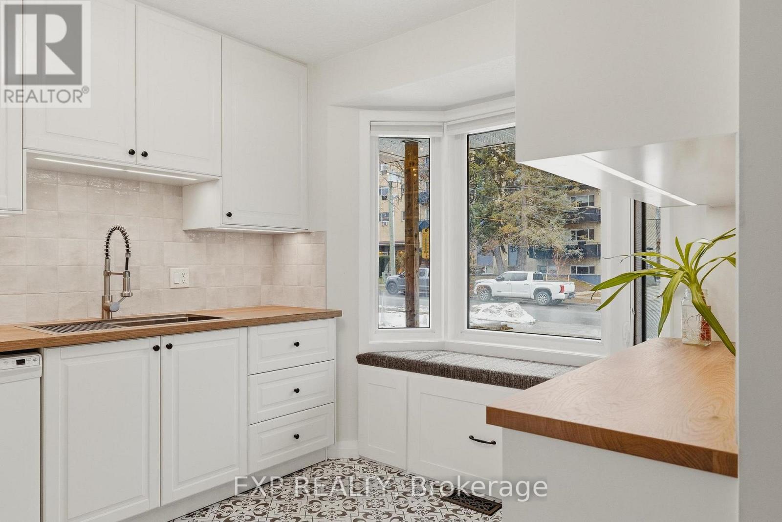 23 Talbot Street, Kitchener, Ontario  N2M 2A8 - Photo 7 - X12897002