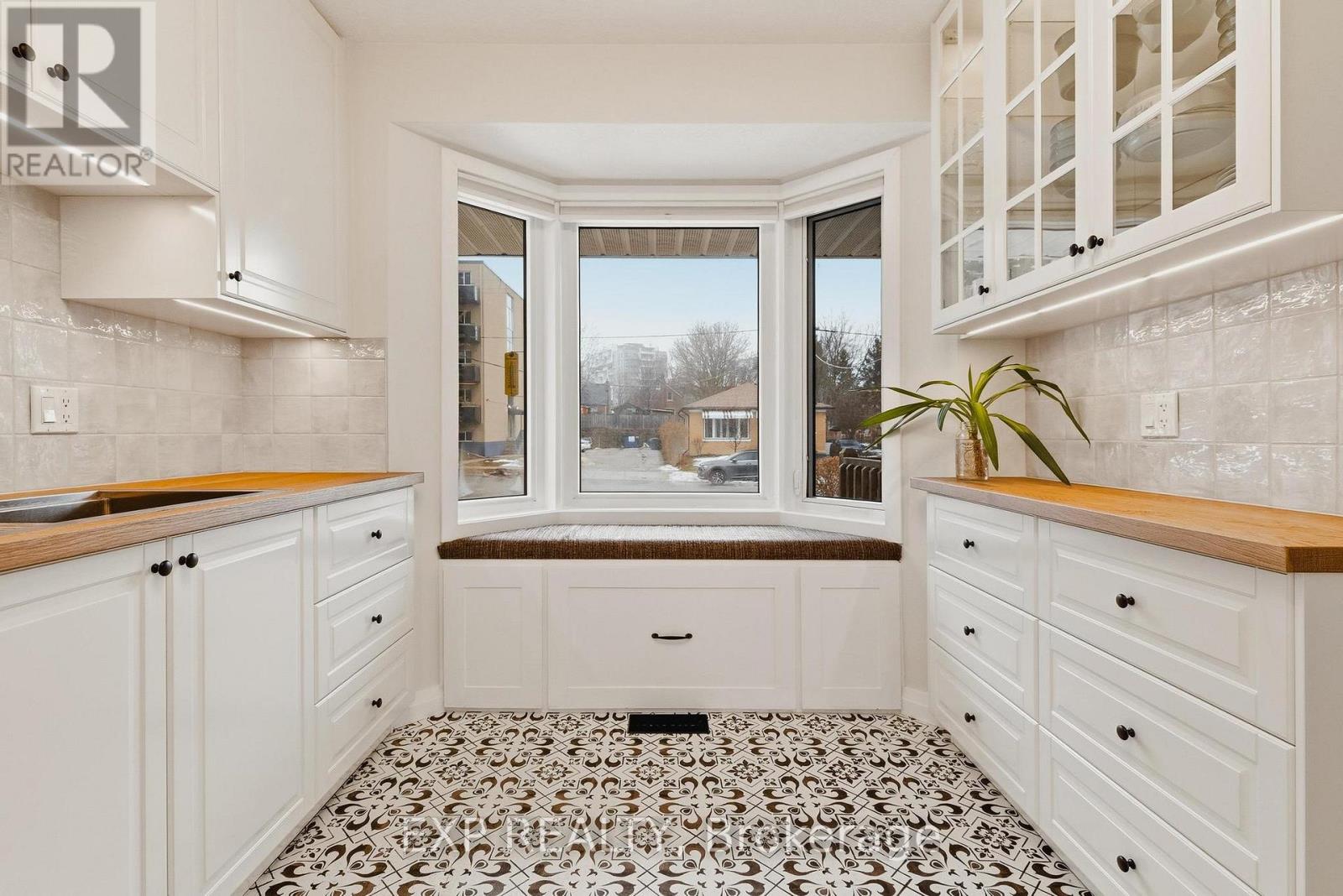 23 Talbot Street, Kitchener, Ontario  N2M 2A8 - Photo 9 - X12897002