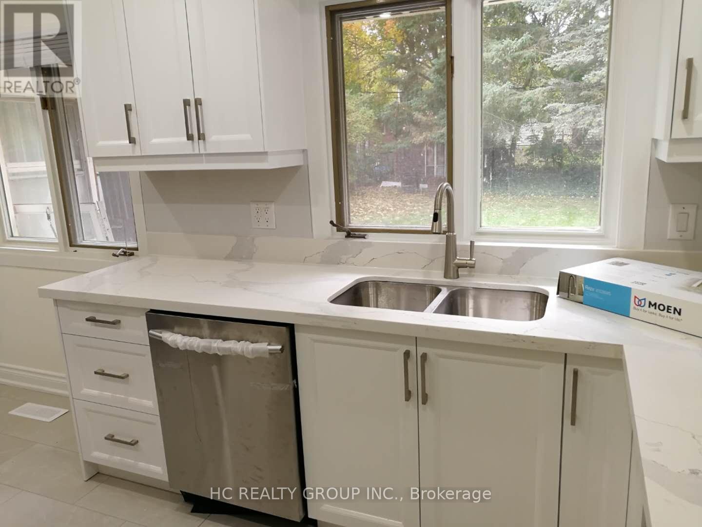 6 Bromleigh Avenue, London North, Ontario  N6G 1T9 - Photo 2 - X12897004