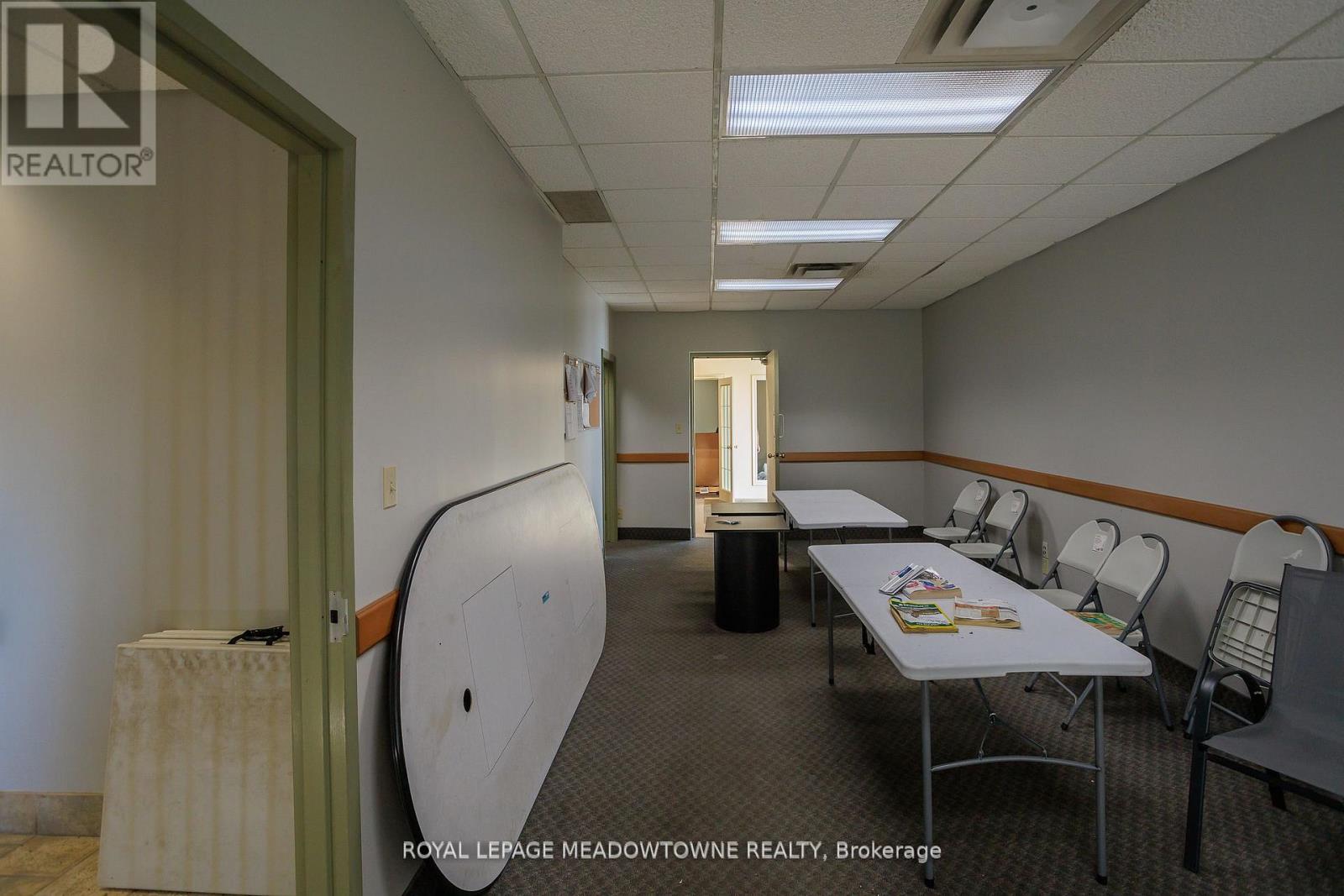 C - 685 Speedvale Avenue, Guelph (Willow West/sugarbush/west Acres), Ontario  N1K 1E6 - Photo 4 - X12897088