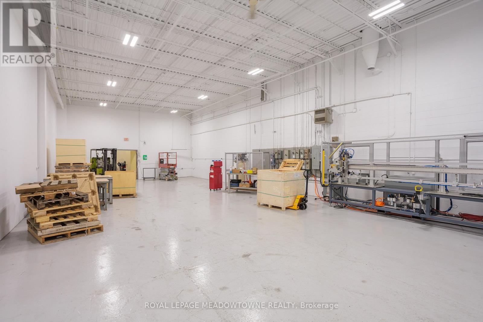 A - 685 Speedvale Avenue, Guelph (Willow West/sugarbush/west Acres), Ontario  N1K 1E6 - Photo 6 - X12897092