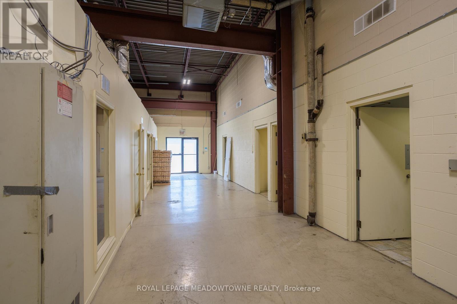 B - 685 Speedvale Avenue, Guelph (Willow West/sugarbush/west Acres), Ontario  N1K 1E6 - Photo 5 - X12897116