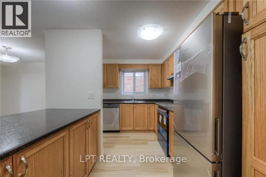 Unit: Main - 118 Bush Clover Crescent, Waterloo, Ontario  N2E 3P8 - Photo 7 - X12897126