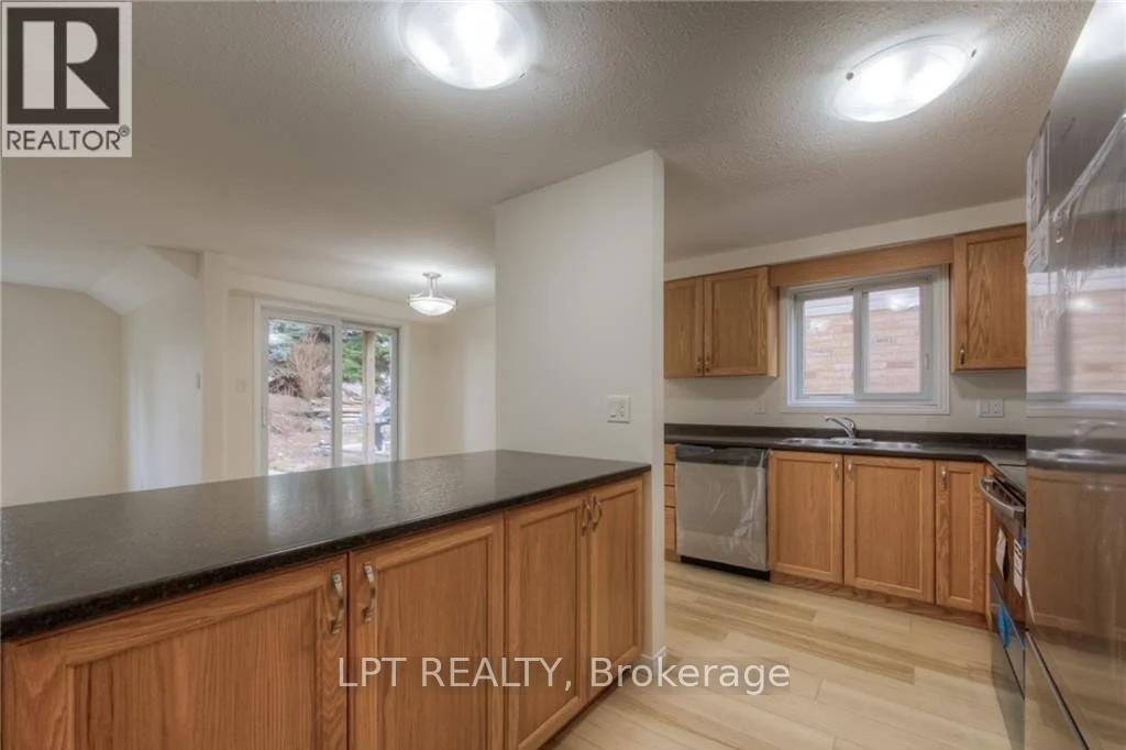 Unit: Main - 118 Bush Clover Crescent, Waterloo, Ontario  N2E 3P8 - Photo 8 - X12897126