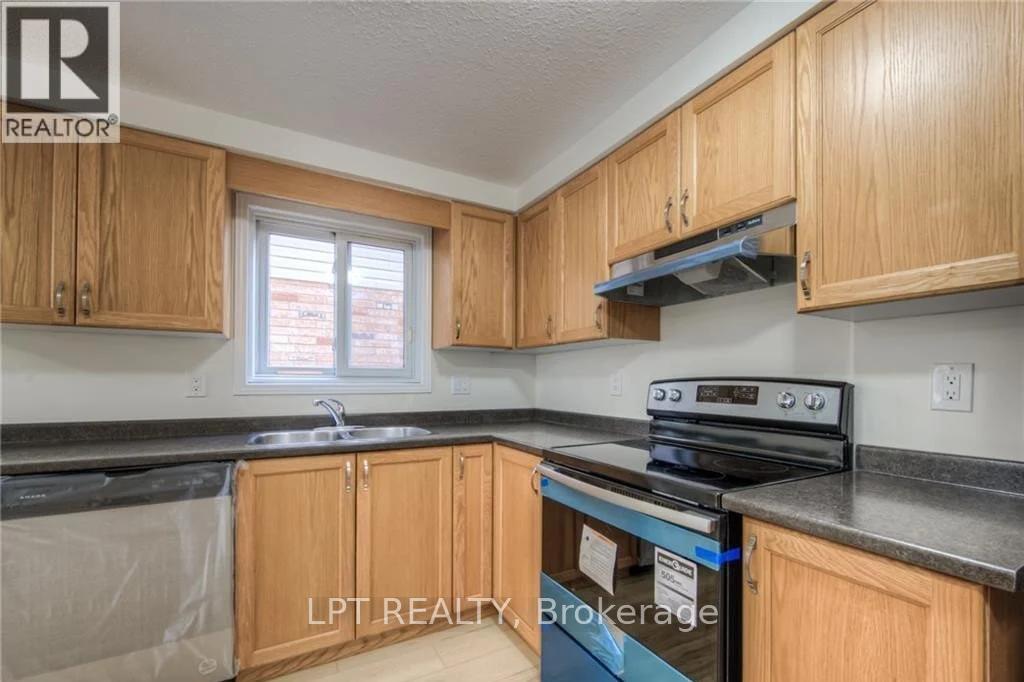 Unit: Main - 118 Bush Clover Crescent, Waterloo, Ontario  N2E 3P8 - Photo 9 - X12897126