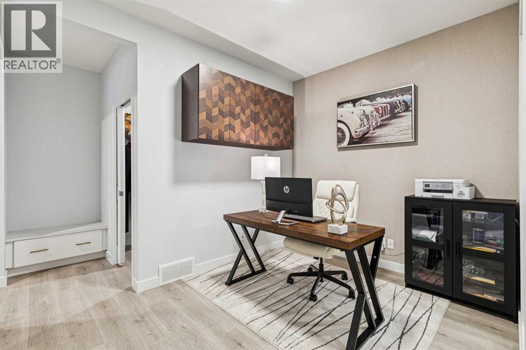 153 Edith Villas NW, Calgary, Alberta  T3R 1Y8 - Photo 5 - A2282478