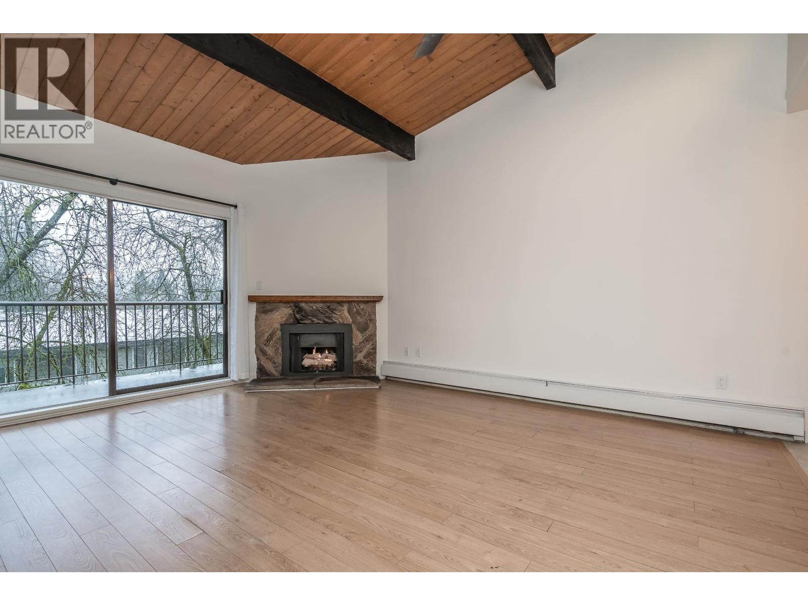 309 9101 Horne Street, Burnaby, British Columbia  V3N 4M3 - Photo 3 - R3101043