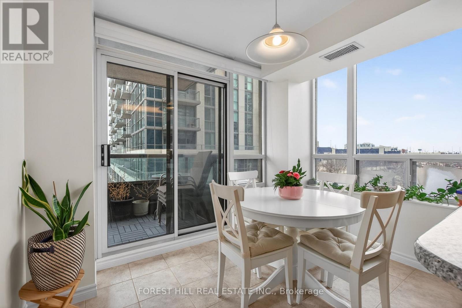 505 - 335 Rathburn Road W, Mississauga, Ontario  L5B 0C8 - Photo 14 - W12897074