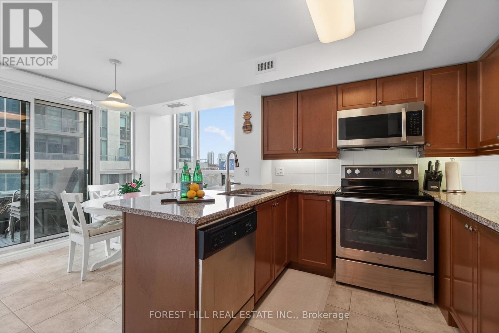 505 - 335 Rathburn Road W, Mississauga, Ontario  L5B 0C8 - Photo 12 - W12897074