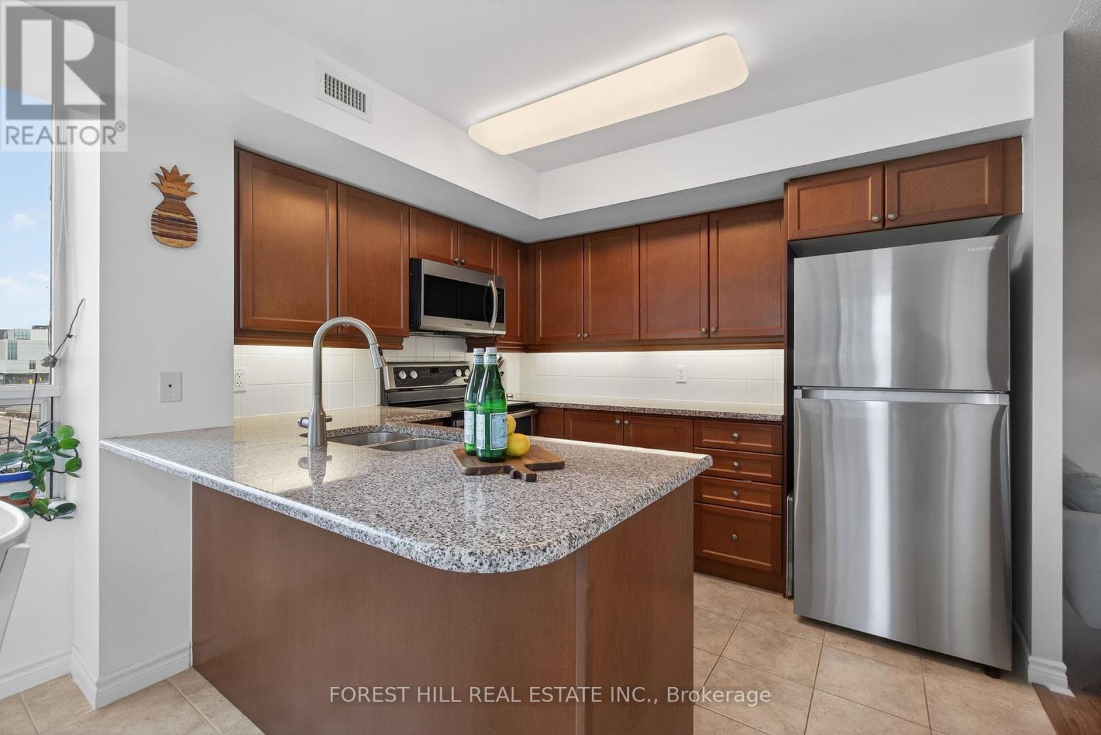 505 - 335 Rathburn Road W, Mississauga, Ontario  L5B 0C8 - Photo 13 - W12897074