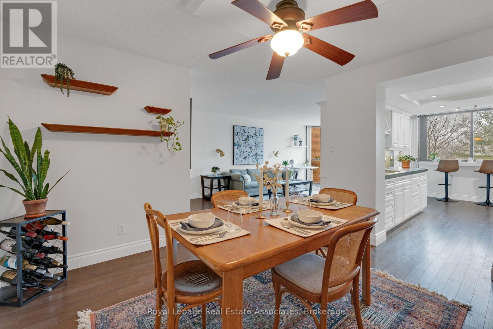 402 - 1240 Marlborough Court, Oakville (Cp College Park), Ontario  L6H 3K7 - Photo 6 - W12864788