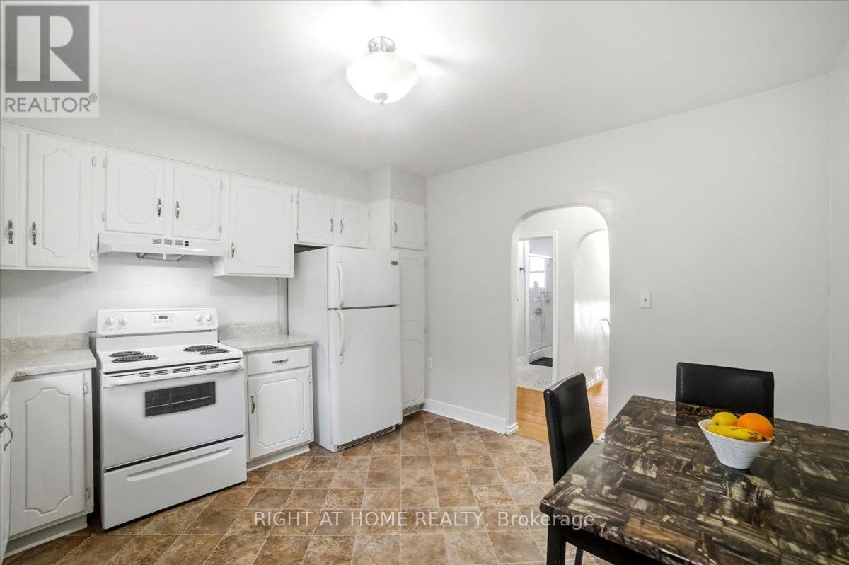 12 Vera Street, St. Catharines, Ontario  L2S 1C4 - Photo 4 - X12897016