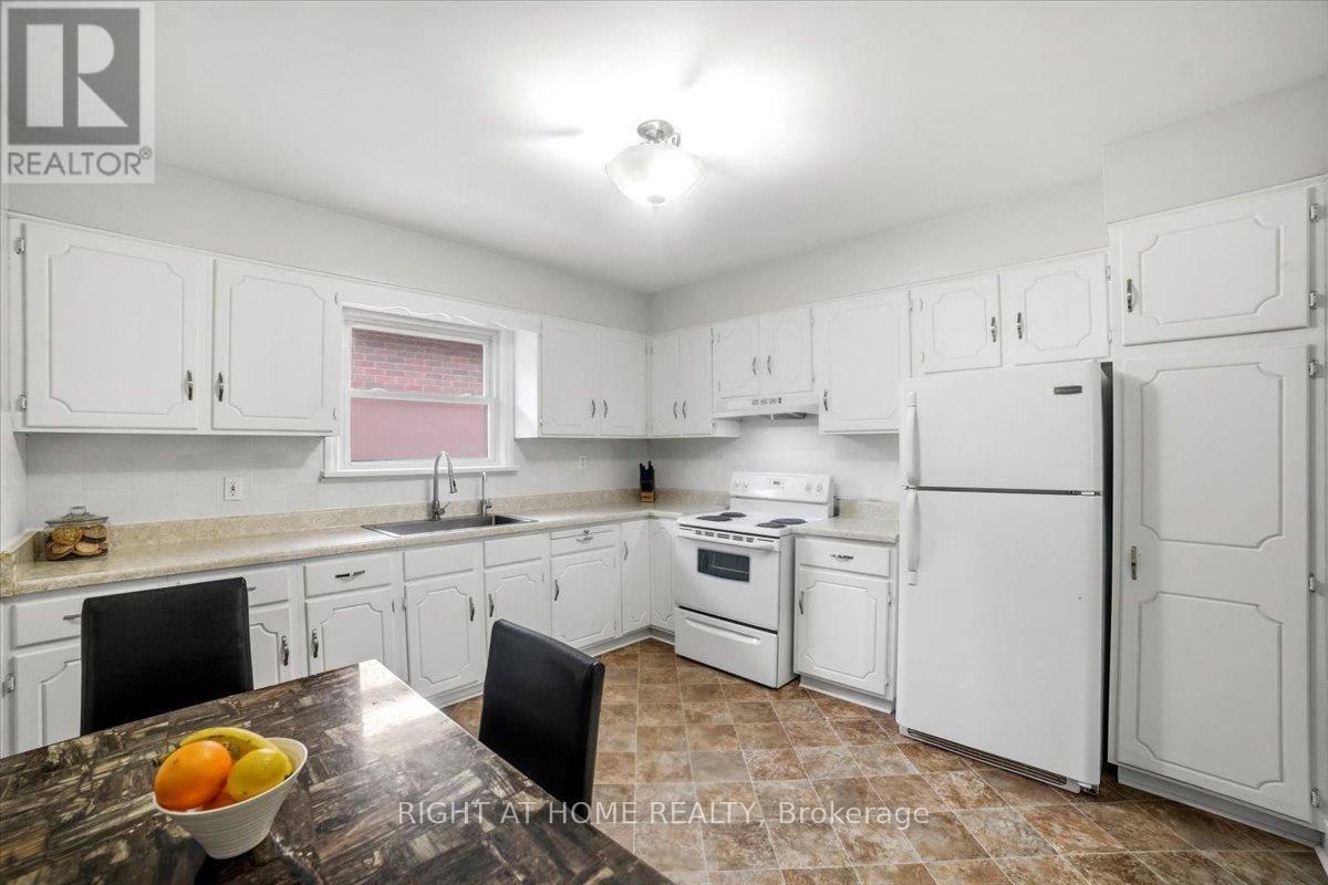 12 Vera Street, St. Catharines, Ontario  L2S 1C4 - Photo 5 - X12897016