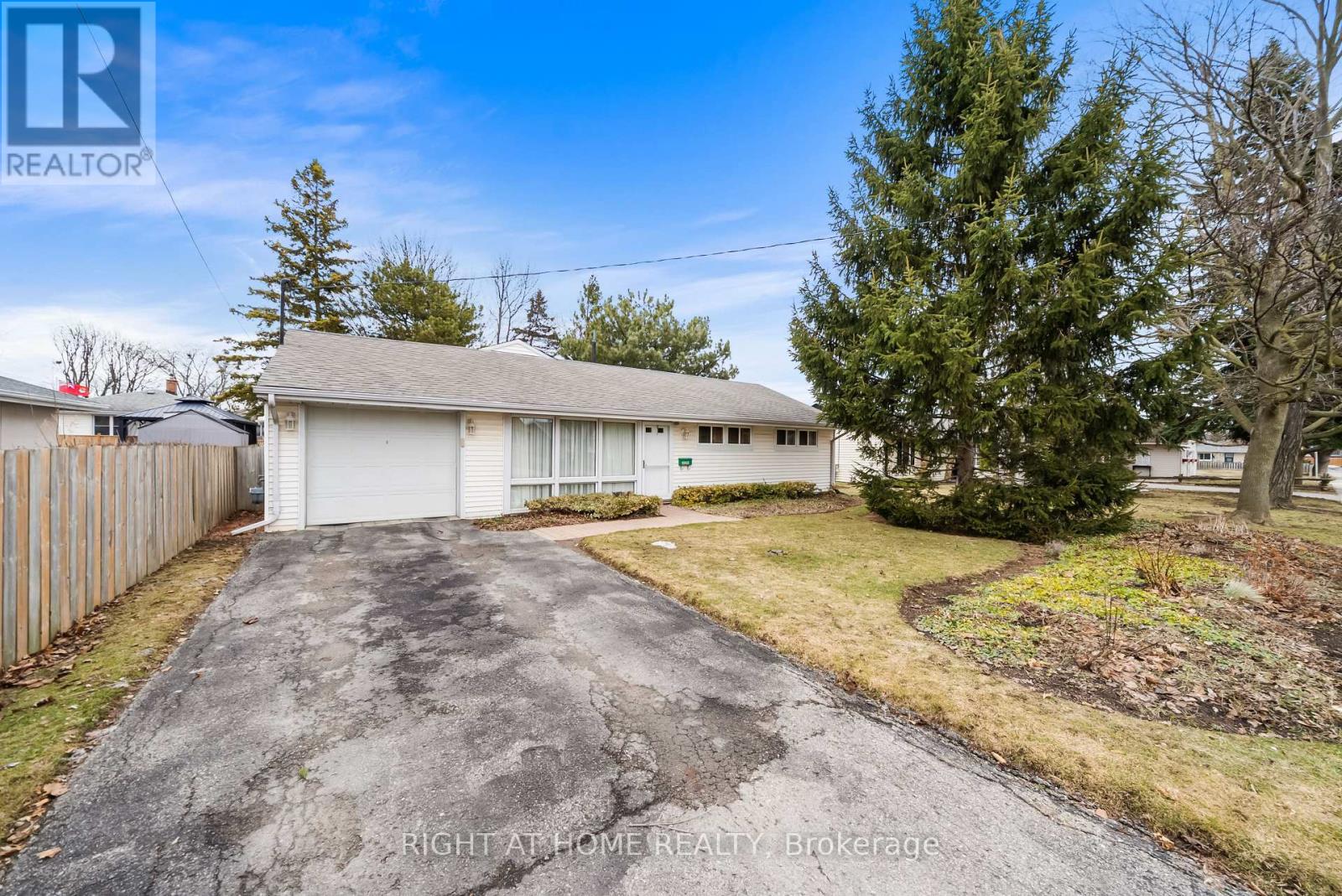 1002 DUNLOP STREET, Whitby, Ontario