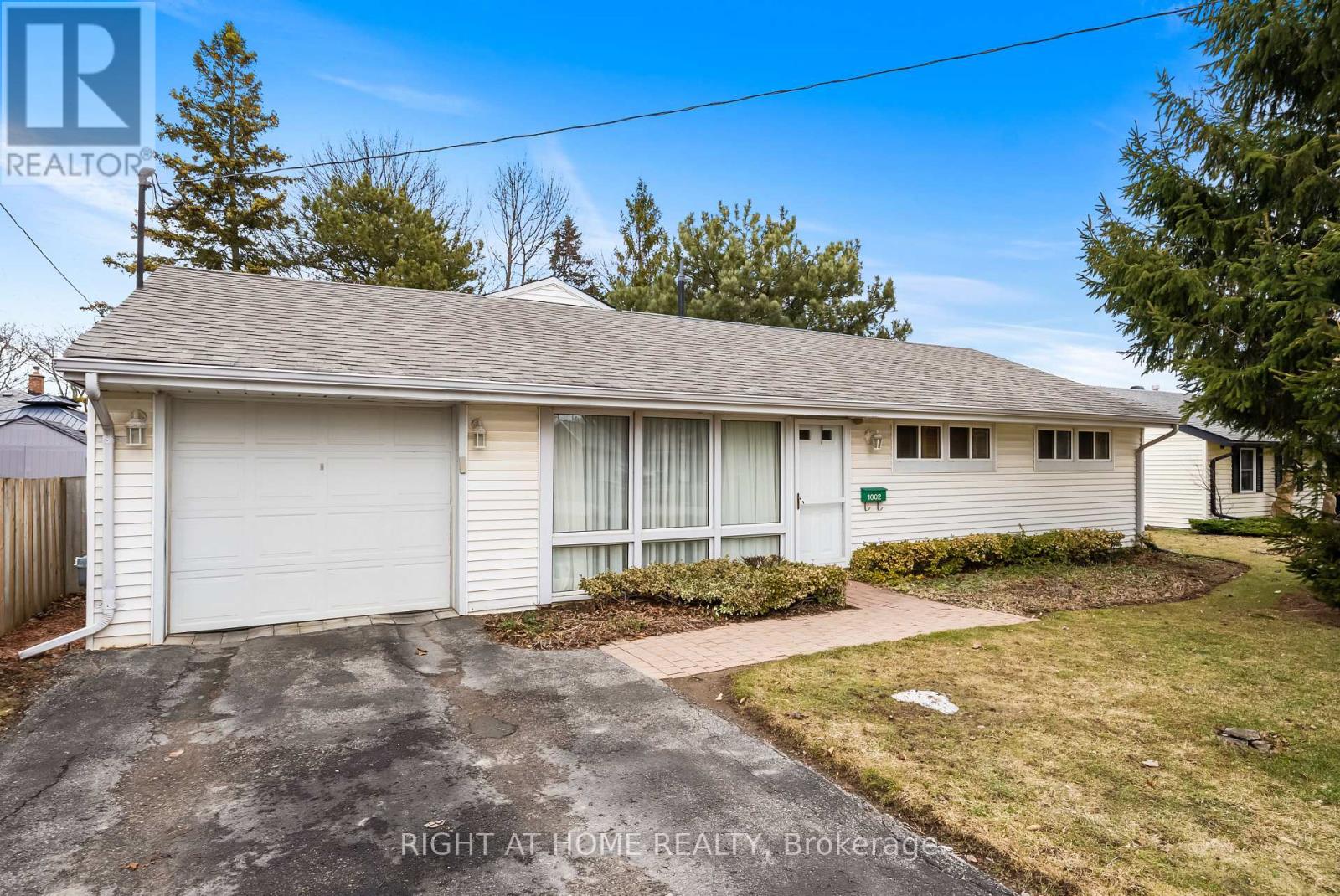 1002 Dunlop Street, Whitby, Ontario  L1N 1T3 - Photo 2 - E12894560