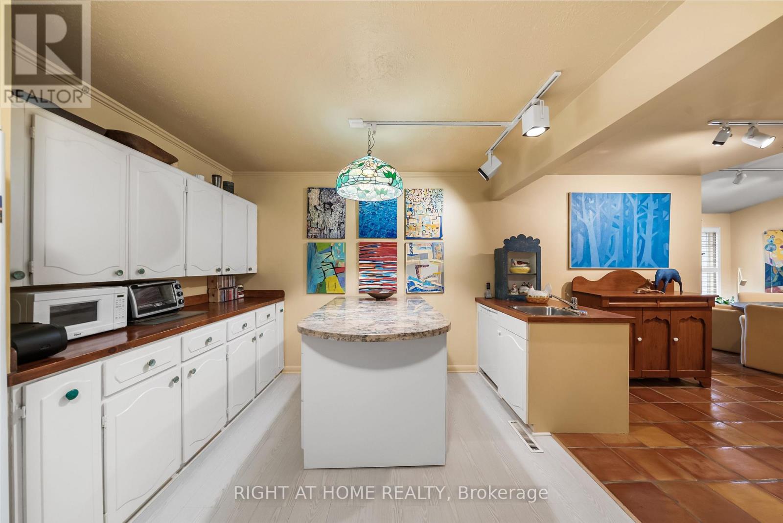 1002 Dunlop Street, Whitby, Ontario  L1N 1T3 - Photo 7 - E12894560