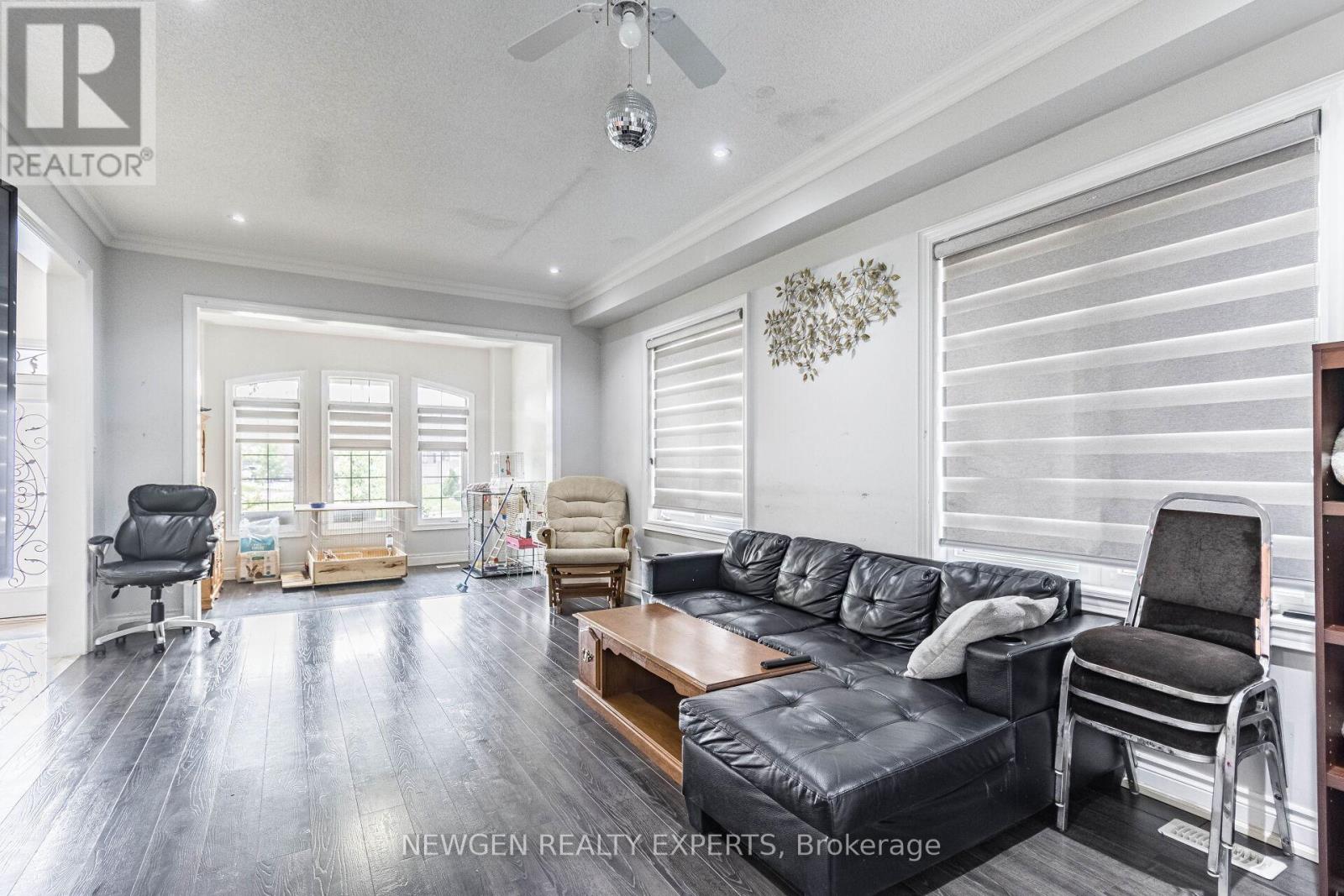 30 Rampart Drive, Brampton (Vales Of Castlemore North), Ontario  L6P 2Z1 - Photo 11 - W12896628