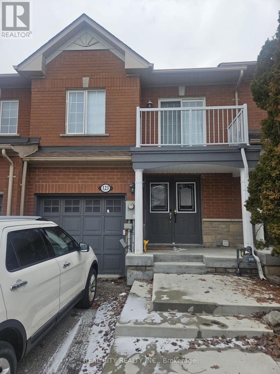 123 Checkerberry Crescent, Brampton (Sandringham-Wellington), Ontario  L6R 2S8 - Photo 2 - W12781718