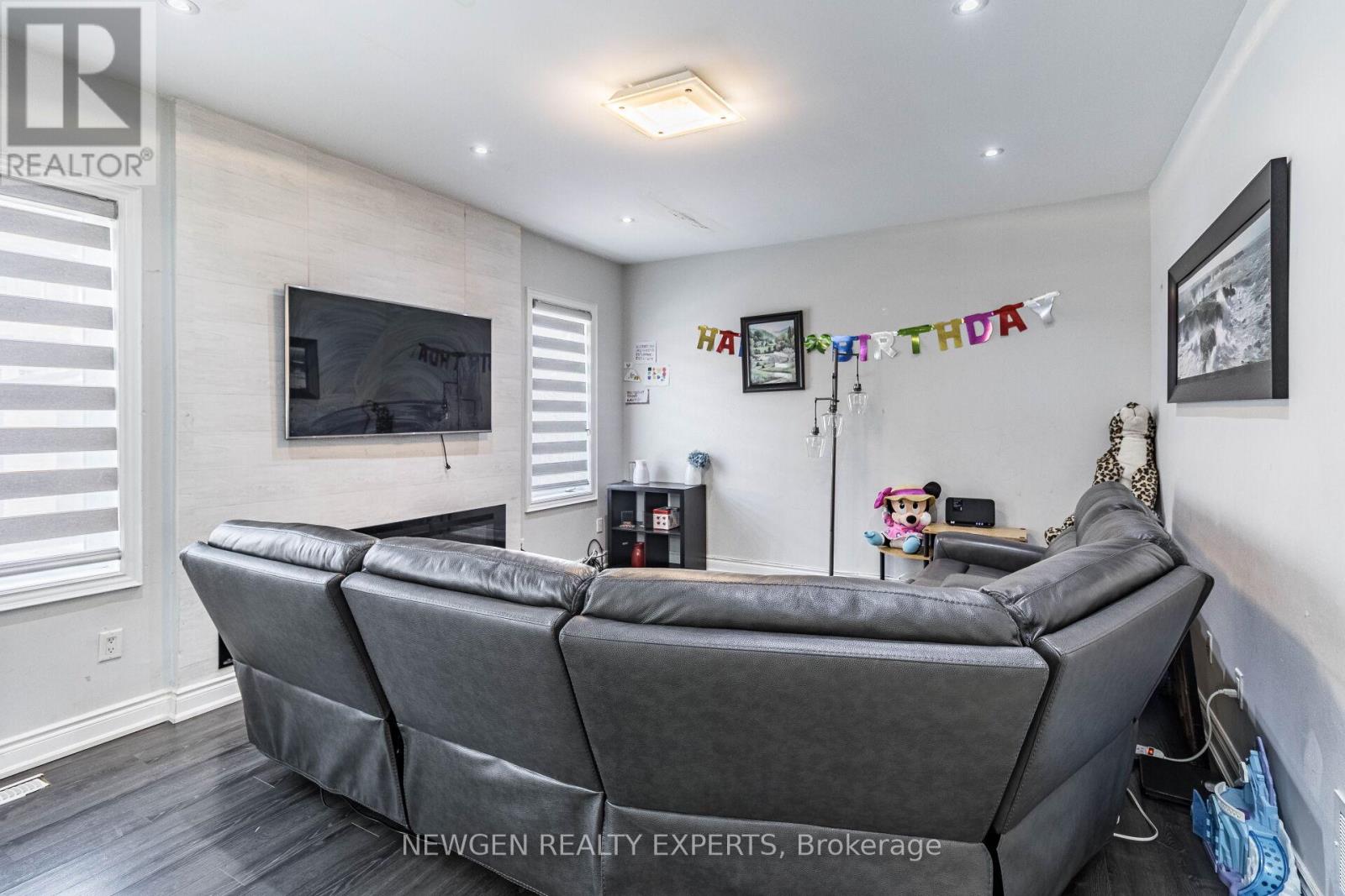 30 Rampart Drive, Brampton (Vales Of Castlemore North), Ontario  L6P 2Z1 - Photo 14 - W12896628