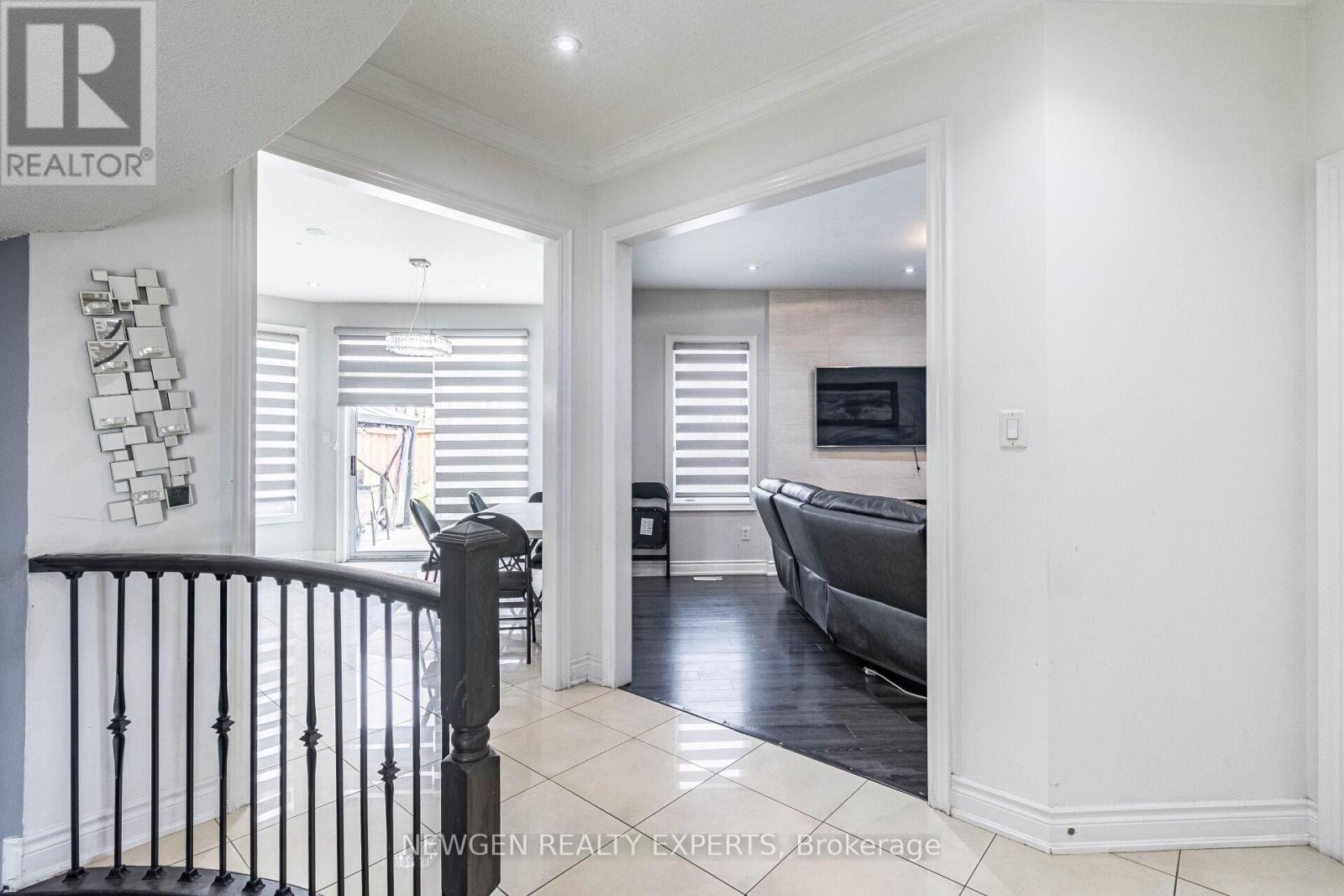 30 Rampart Drive, Brampton (Vales Of Castlemore North), Ontario  L6P 2Z1 - Photo 12 - W12896628