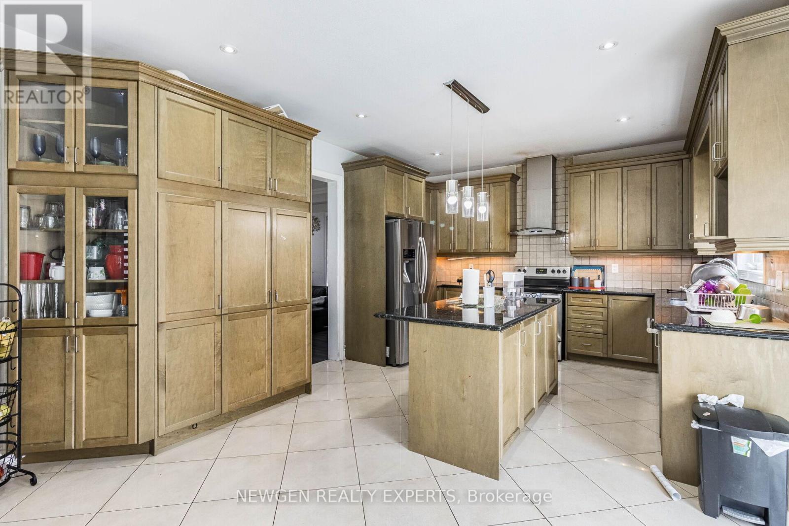 30 Rampart Drive, Brampton (Vales Of Castlemore North), Ontario  L6P 2Z1 - Photo 18 - W12896628