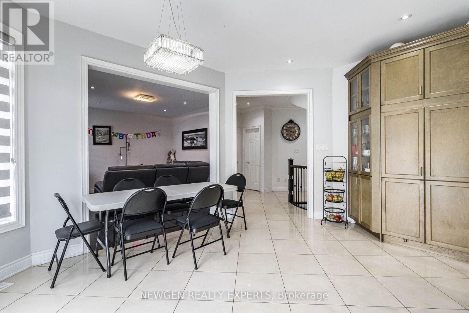 30 Rampart Drive, Brampton (Vales Of Castlemore North), Ontario  L6P 2Z1 - Photo 22 - W12896628