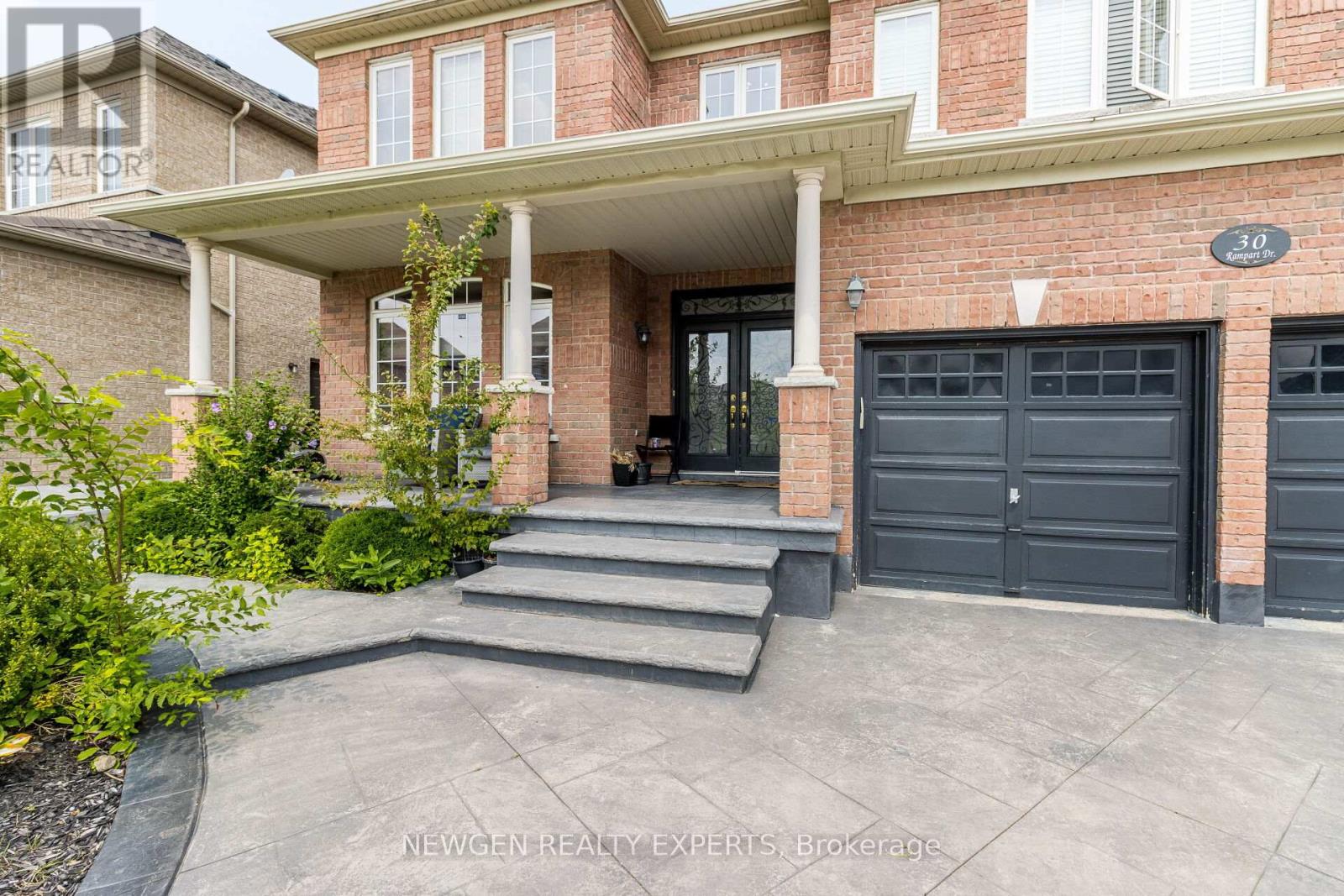 30 Rampart Drive, Brampton (Vales Of Castlemore North), Ontario  L6P 2Z1 - Photo 3 - W12896628