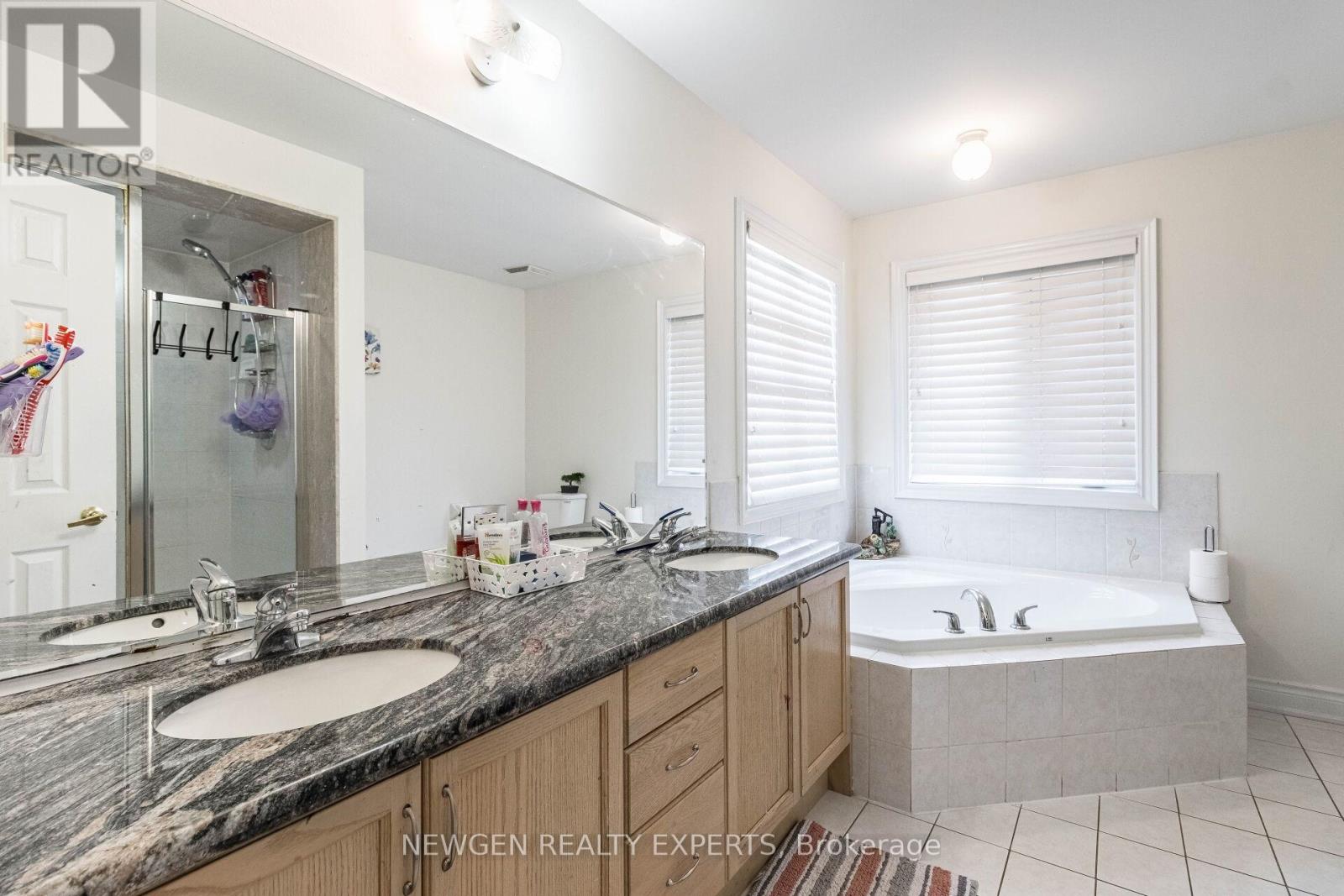 30 Rampart Drive, Brampton (Vales Of Castlemore North), Ontario  L6P 2Z1 - Photo 33 - W12896628