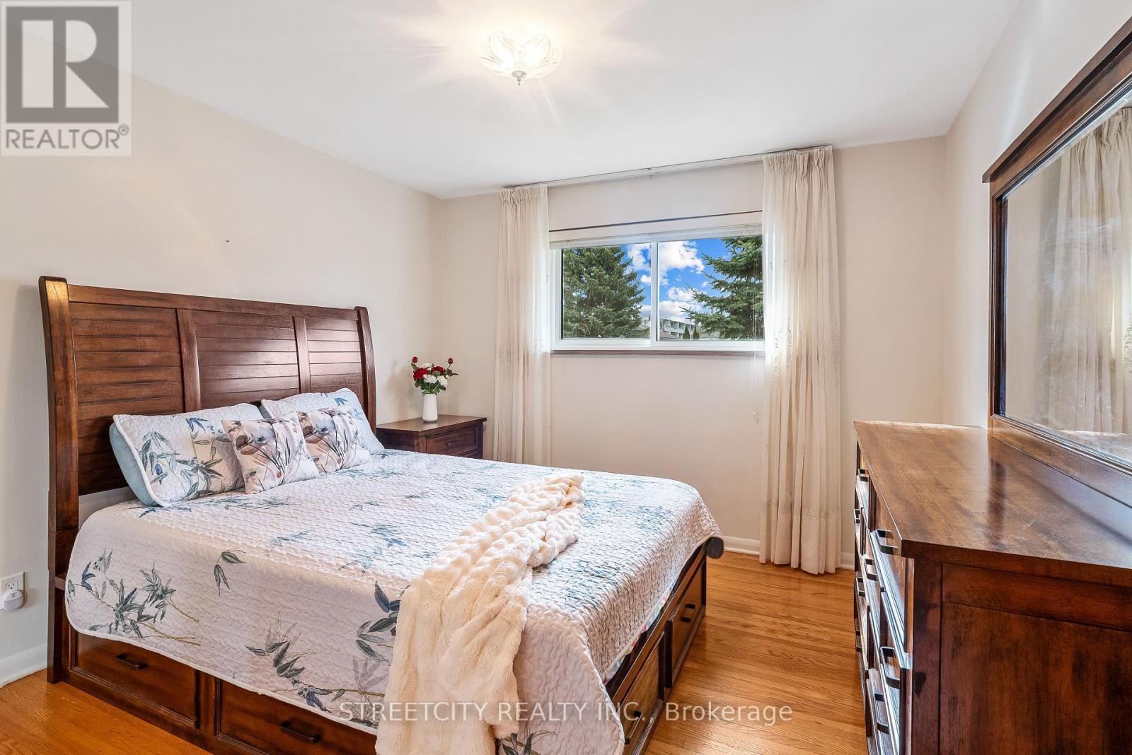 306 Burlington Crescent, London South (South J), Ontario  N5Z 3G5 - Photo 10 - X12896778