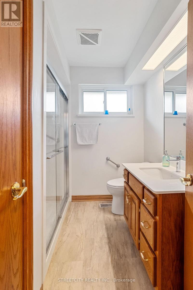 306 Burlington Crescent, London South (South J), Ontario  N5Z 3G5 - Photo 12 - X12896778