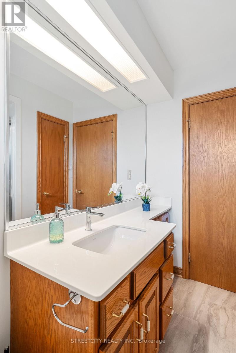 306 Burlington Crescent, London South (South J), Ontario  N5Z 3G5 - Photo 13 - X12896778